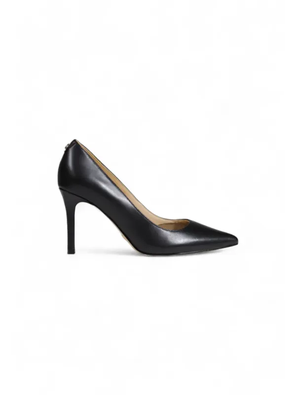 Schwarze Lederpumps mit Stilettoabsatz Schwarze Lederpumps mit Stilettoabsatz