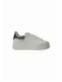 Leichte Sneaker mit dicker Sohle