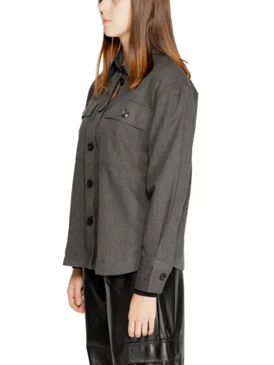 Graue Wolljacke klassisches strukturiertes Design
