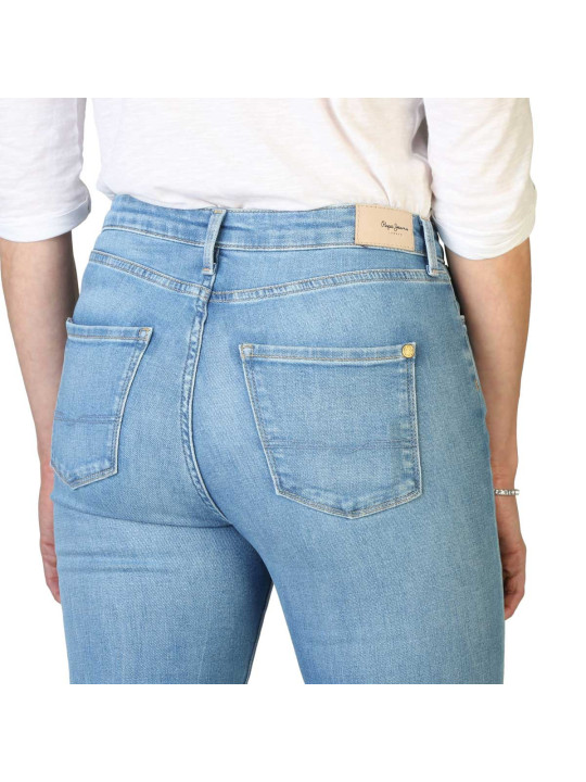 Leichte blaue Jeans mit ausgestelltem Bein