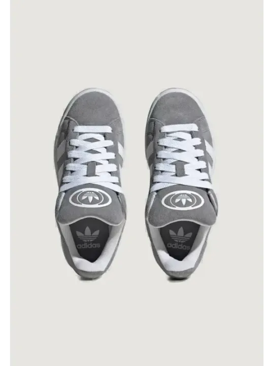 Graue Adidas Sneaker mit Streifen