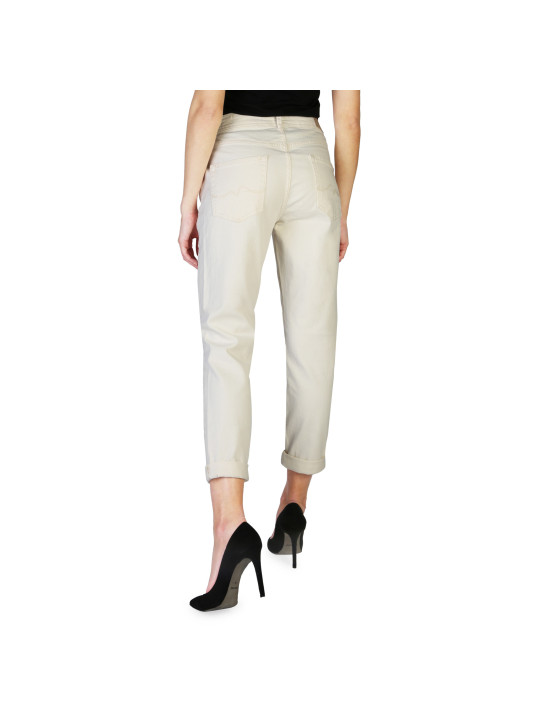 Weiße cropped Jeans mit Gürtel