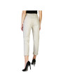 Weiße cropped Jeans mit Gürtel
