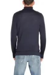 Dunkelblauer Herren Pullover mit Flecken