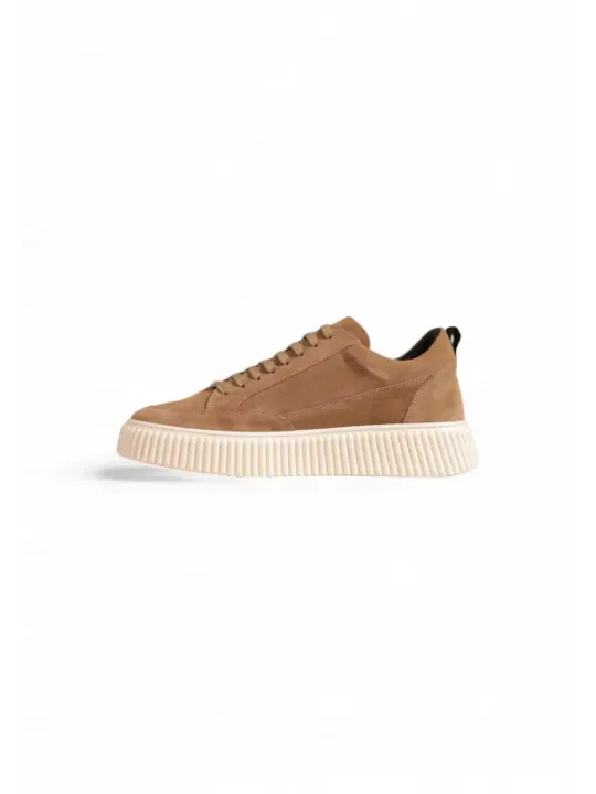 Tan Wildledersneaker mit dicker Sohle