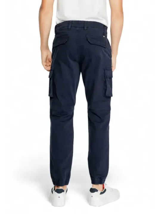 Dunkle Cargo Hose mit Taschen