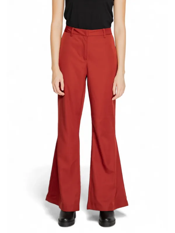 Rote Schlaghosen mit hohem Bund Rote Schlaghosen mit hohem Bund