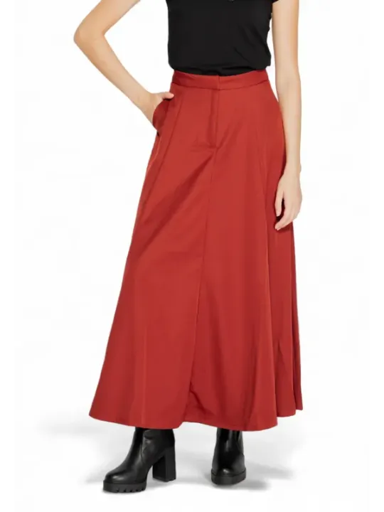 Roter Rock mit hoher Taille