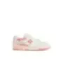 Weiße und rosa New Balance Sneakers