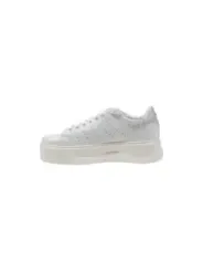 Weiße Sneaker mit dicker Sohle