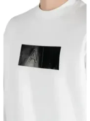Weißes T-Shirt mit großem Logo