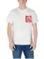 Mann trägt Replay 483279 T-Shirt