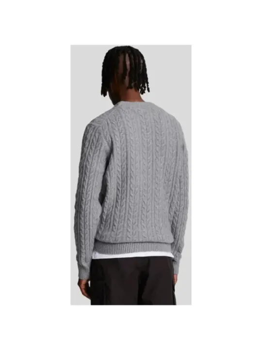 Grauer Strickpullover mit Kabelmuster
