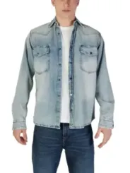 Hellblaue Jeanshemd mit weißen Knopfleisten