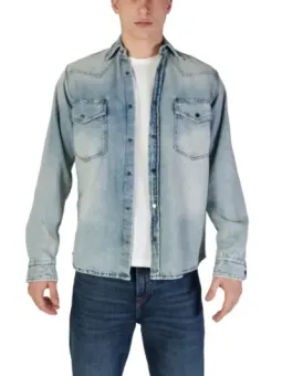 Hellblaue Jeanshemd mit weißen Knopfleisten