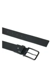 Schwarzer Calvin Klein Ledergürtel Nahaufnahme