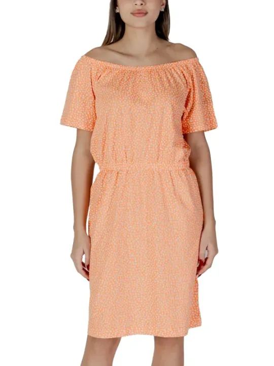 Pfirsichfarbenes schulterfreies, gerafftes Sommerkleid