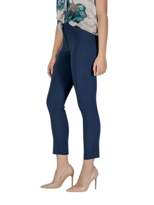 Hautfarbene, maßgeschneiderte, knöchellange Damen-Culottes