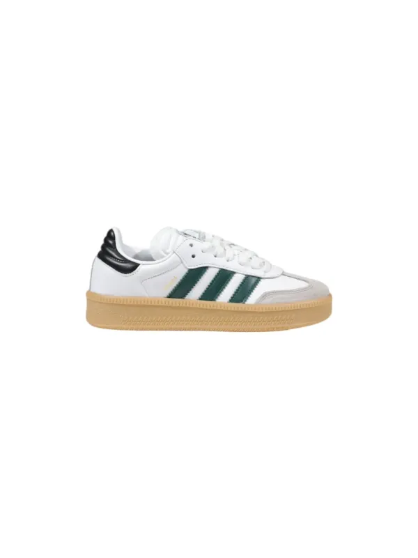Weiße Adidas Sneaker mit Streifen Weiße Adidas Sneaker mit Streifen