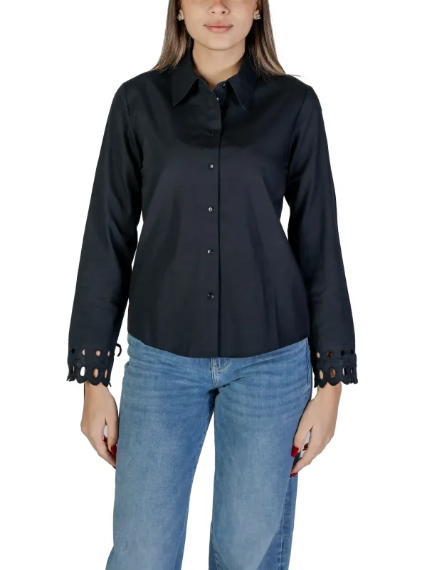 Schwarze Seidenbluse klassischer Schnitt Jacqueline De Yong Schwarze Seidenbluse klassischer Schnitt Jacqueline De Yong