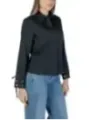 Schwarze Bluse mit Stickdetails