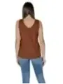 Braunes Tanktop mit Jeans getragen