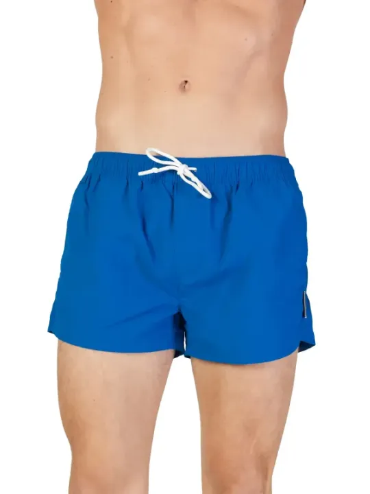 Blaue Hamaki-ho Badehose am Modell
