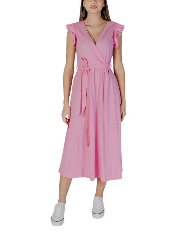 Pinkes Kleid mit Rüschenärmeln Pinkes Kleid mit Rüschenärmeln
