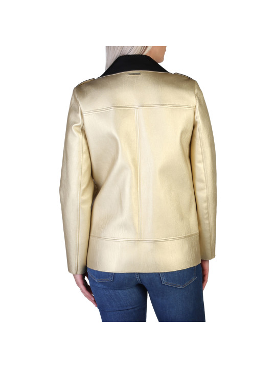 Gelbe Lederjacke, weiblicher Rückenansicht