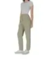 Beige Cargo Hose und Sneaker