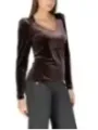 Braunes Samtoberteil graue Hose