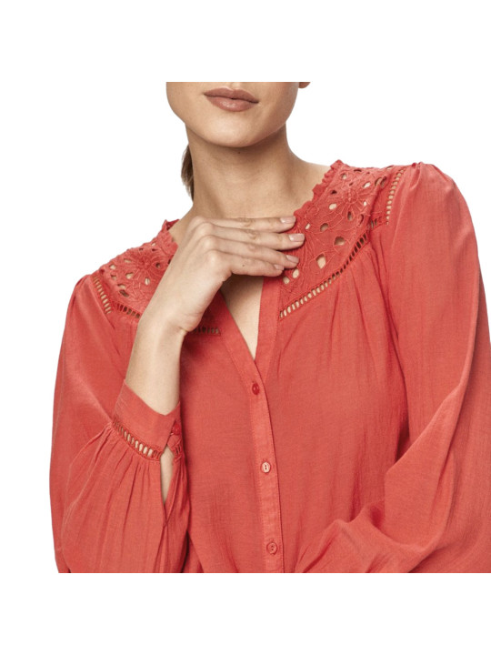 Rote Bluse mit Spitze Details