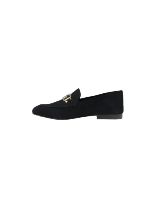 Schwarzer Loafer mit Metallhalterung