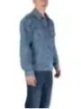 Denimjacke mit weißem Hemd