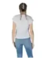 Weiße Bluse mit hellblauen Jeans