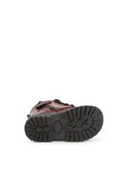Burgunderfarbene Lederstiefel mit Schnallen