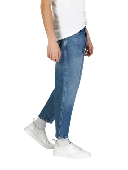 Helle Antony Morato Jeans und Sneaker