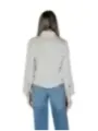 Weiße Bluse mit Spitze hinten