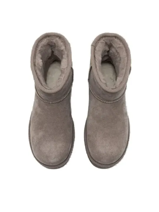 Braune Wildlederstiefel mit Fellfutter