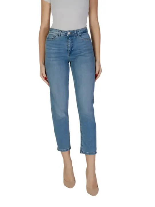 Helle, abgeschnittene Ichi Jeanshose