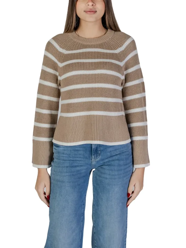 Gestreifter Pullover mit Jeans getragen Gestreifter Pullover mit Jeans getragen