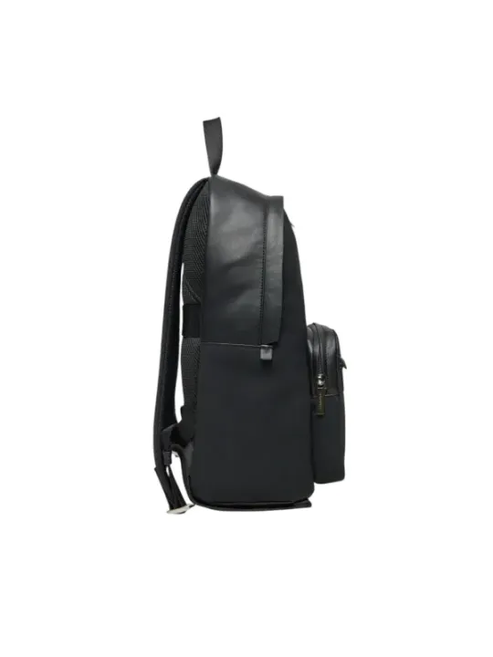 Schwarzer Lederrucksack mit Reißverschlüssen