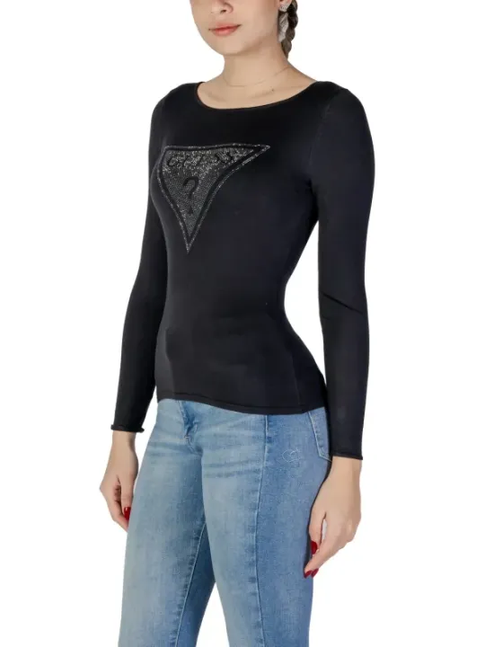 Guess Logo Shirt und Jeans