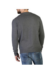 Grauer Kaschmirpullover mit Jeans