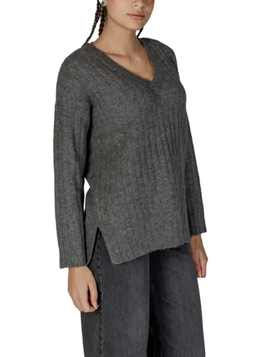 Grauer V-Ausschnitt Wollpullover lockerer Schnitt