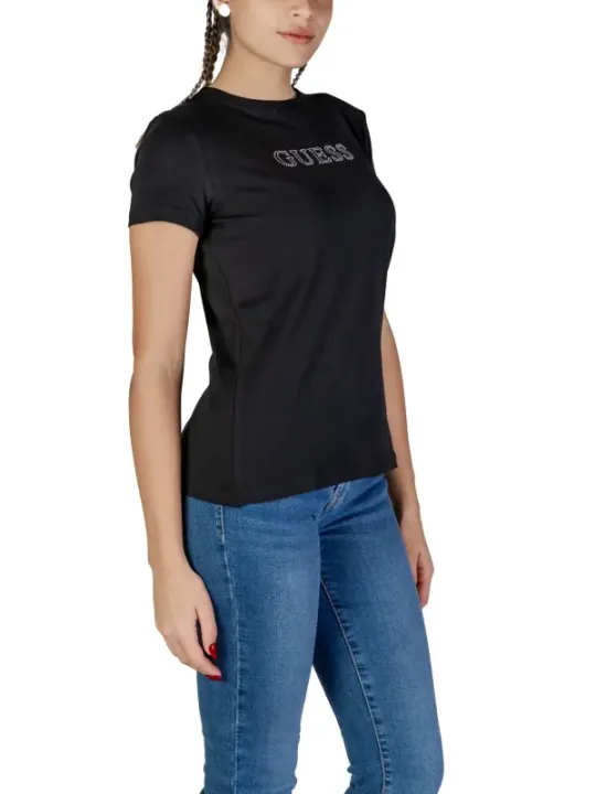 Guess Active T-Shirt Damen trägt