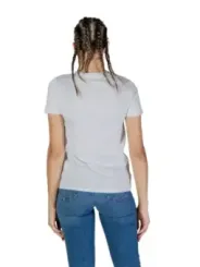 Guess Jeans und weißes T-Shirt