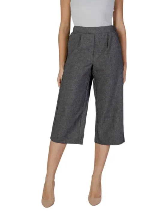 Graue Cropped-Hosen mit Struktur