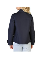 Schwarze Jacke, Jeans, Rückenansicht