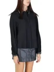 Schwarze Bluse mit Silberdetails